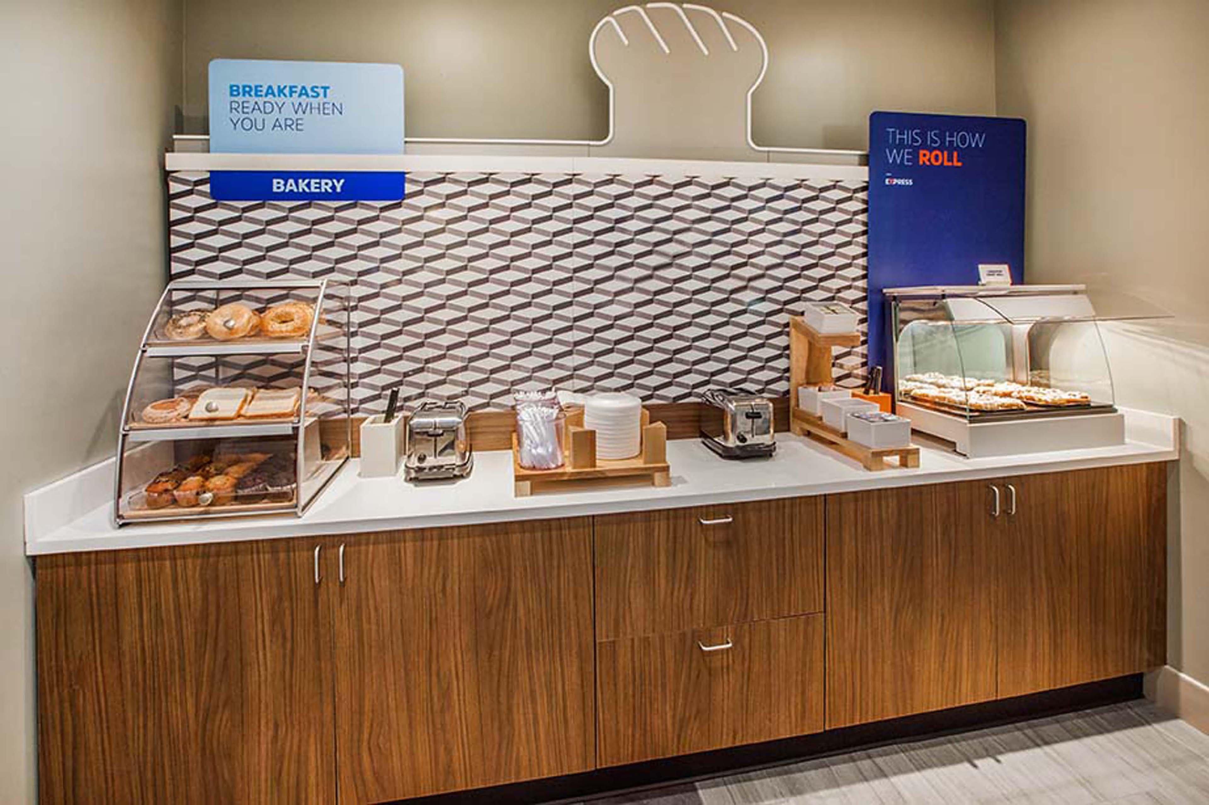 Holiday Inn Express Prince Frederick By Ihg Exterior foto
