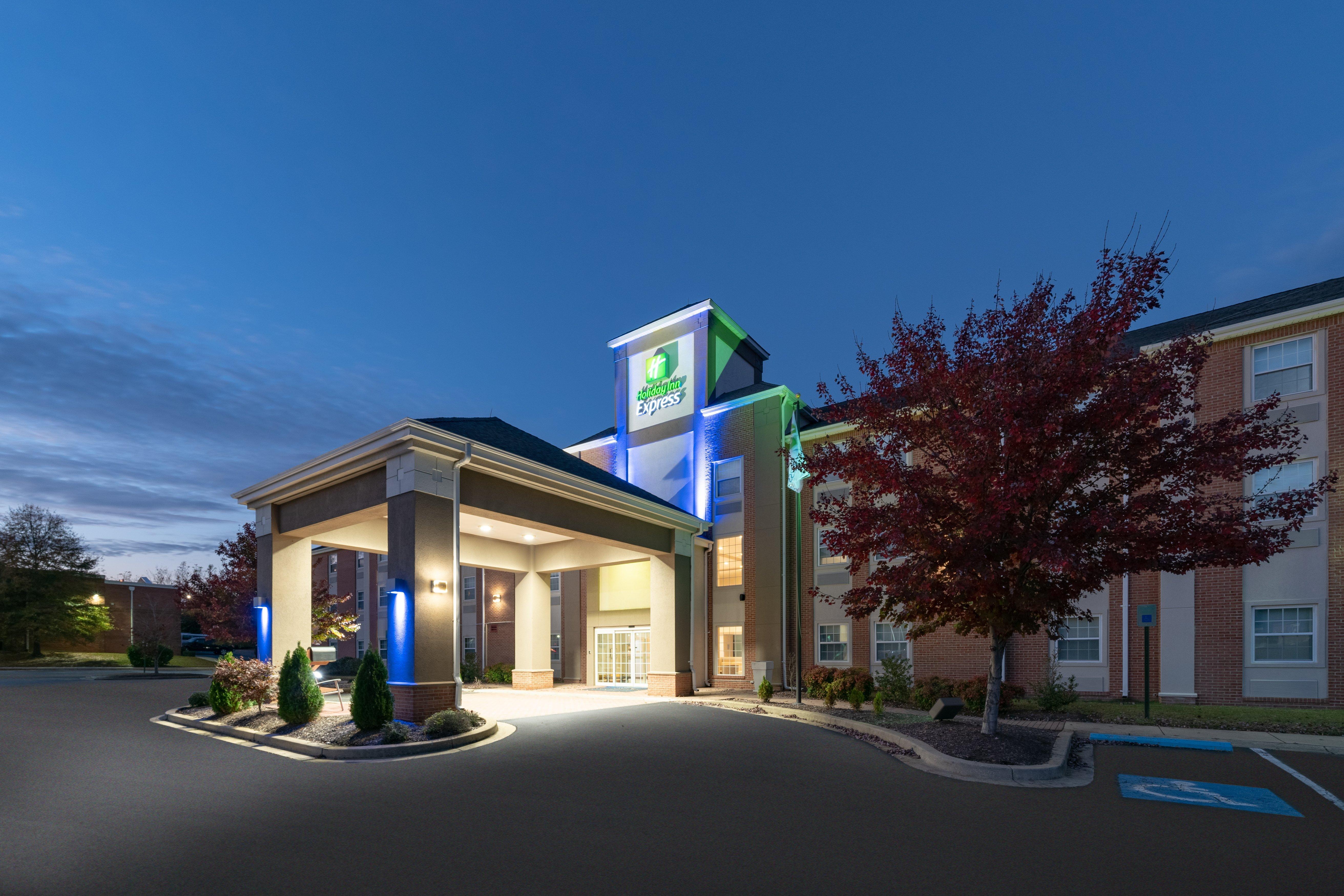 Holiday Inn Express Prince Frederick By Ihg Exterior foto