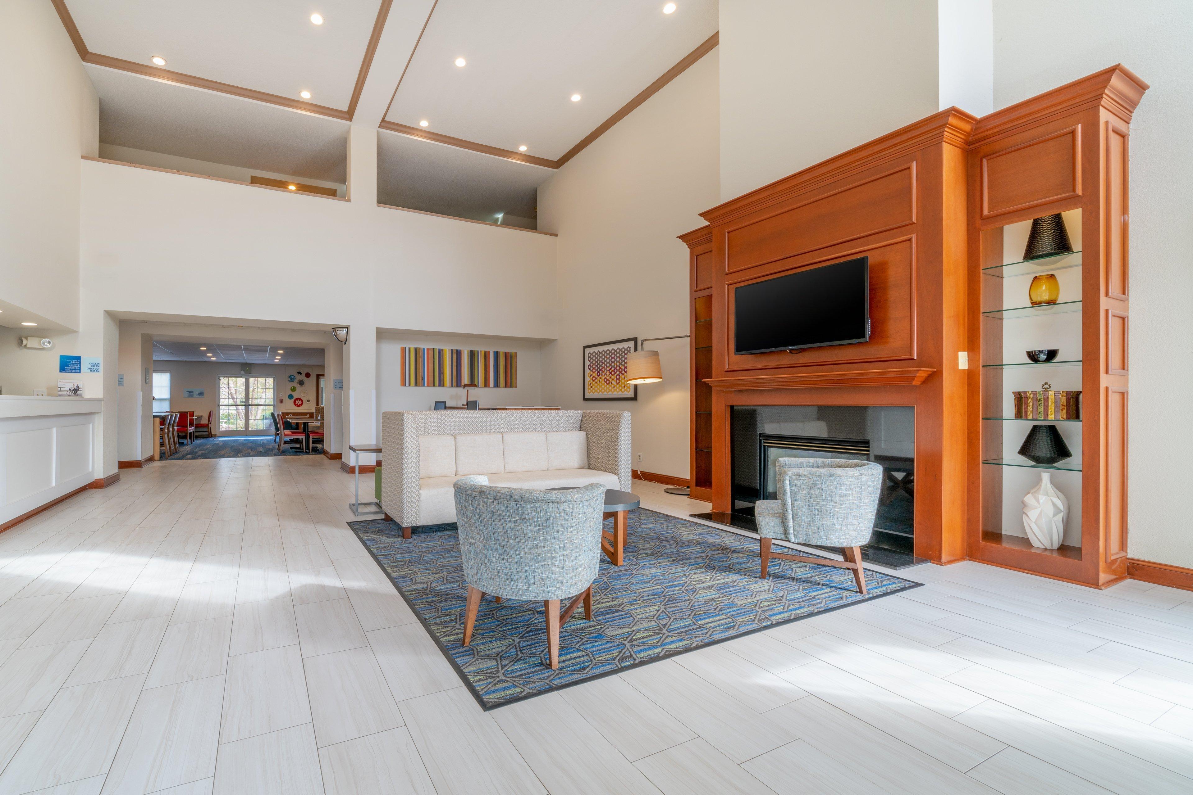 Holiday Inn Express Prince Frederick By Ihg Exterior foto