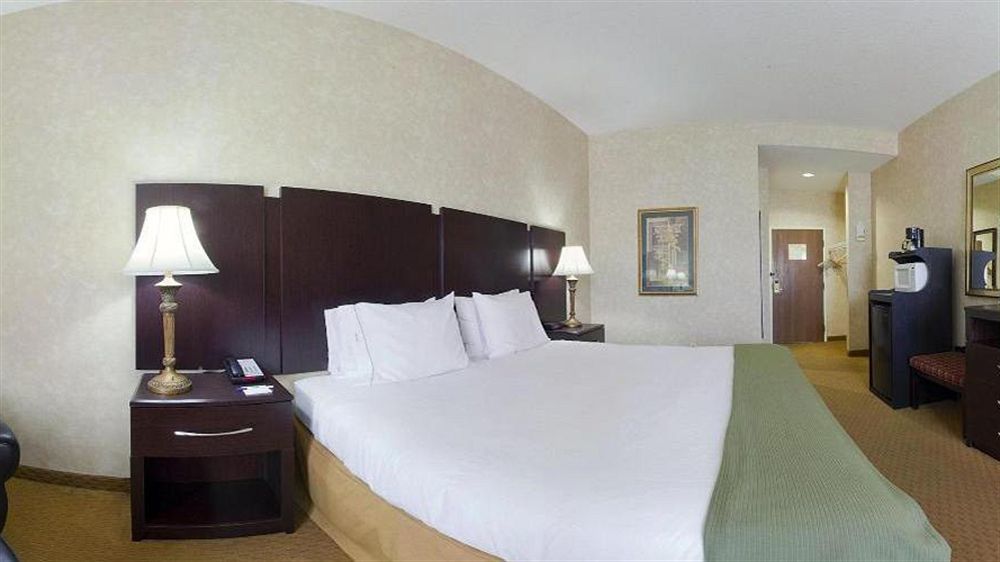 Holiday Inn Express Prince Frederick By Ihg Exterior foto