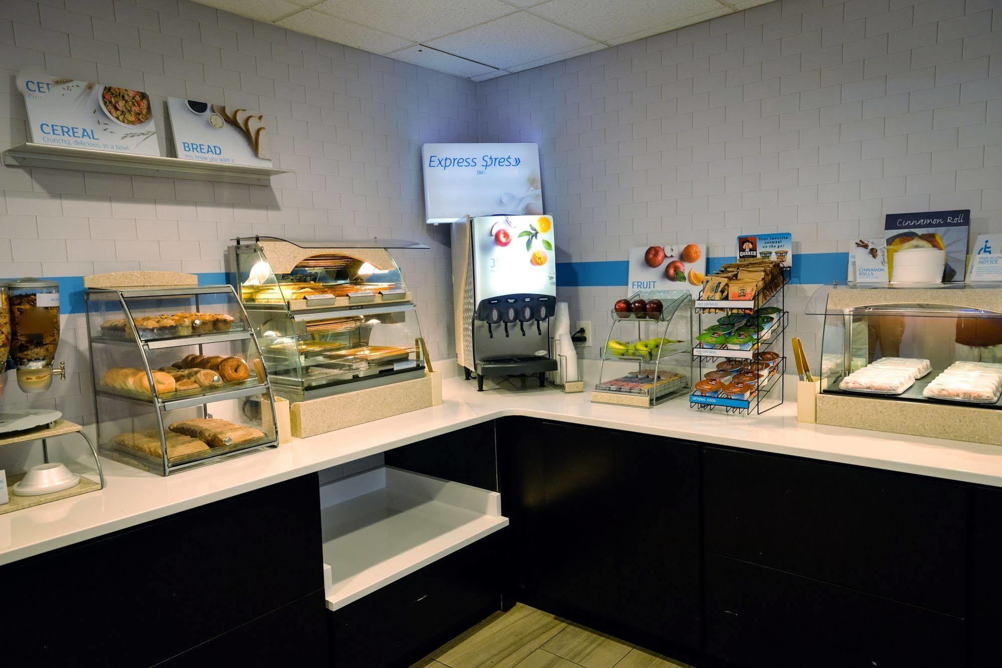 Holiday Inn Express Prince Frederick By Ihg Exterior foto